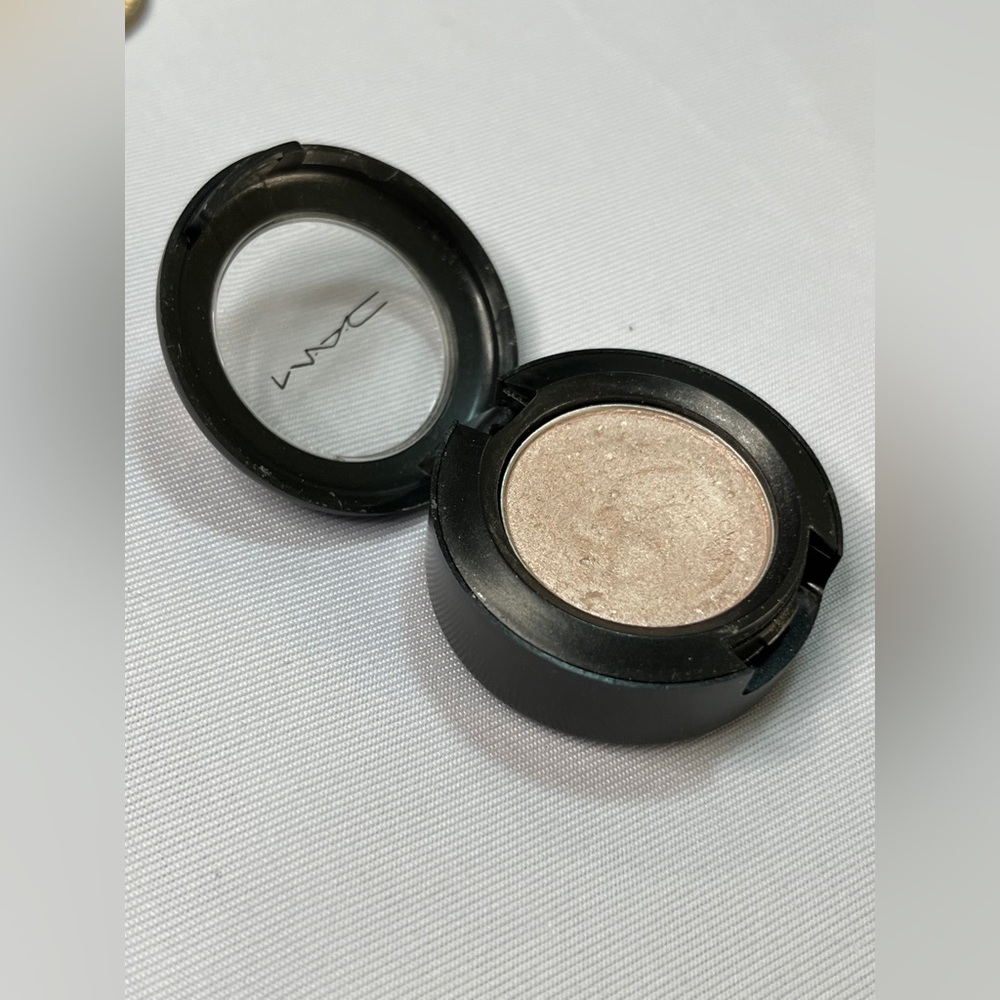 MAC eyeshadow PHLOOF! frost ~ Very Rare